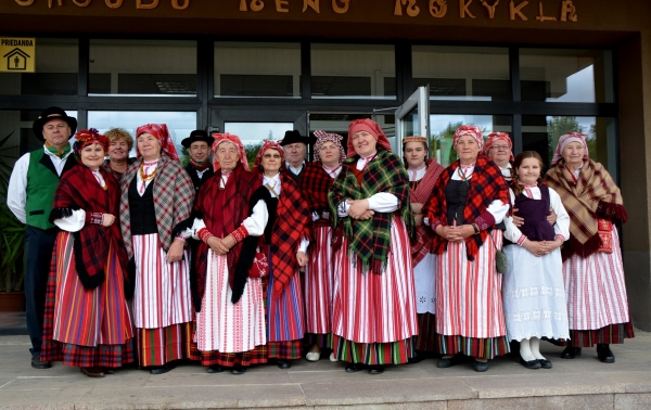 Skuodo rajono kultūros centro Mosėdžio skyriaus folkloro ansamblis