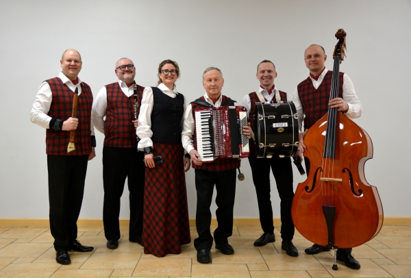 Skuodo rajono kultūros centro liaudiškos muzikos kapela „Bartuva“