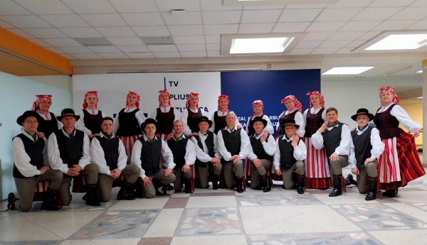 Skuodo rajono kultūros centro vyresniųjų liaudiškų šokių kolektyvas „Pintinis“